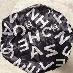 Black & white bonnet